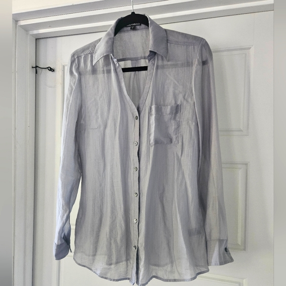 Women's medium ligh,t button-down shirt. - Picture 1 of 7